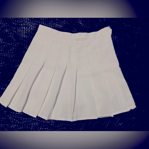 White pleated Skirt/New without tags - Picture 2 of 5